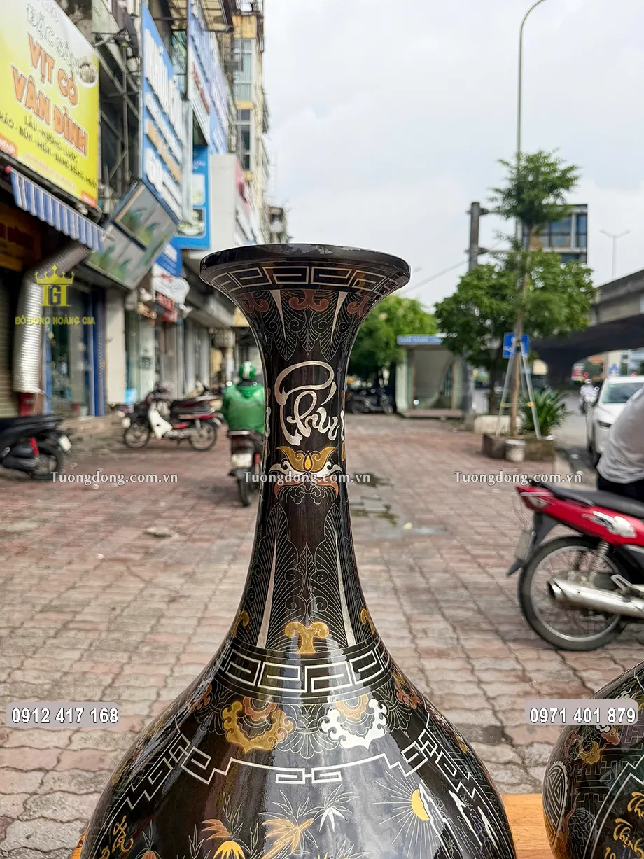 Chữ Phúc thư pháp được chạm khảm bạc 925